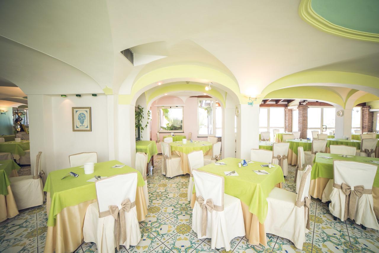 Hotel Carlo Magno Forio di Ischia Екстериор снимка