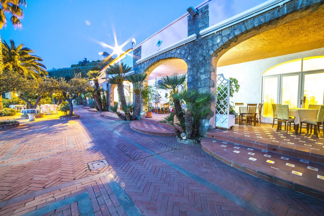Hotel Carlo Magno Forio di Ischia Екстериор снимка