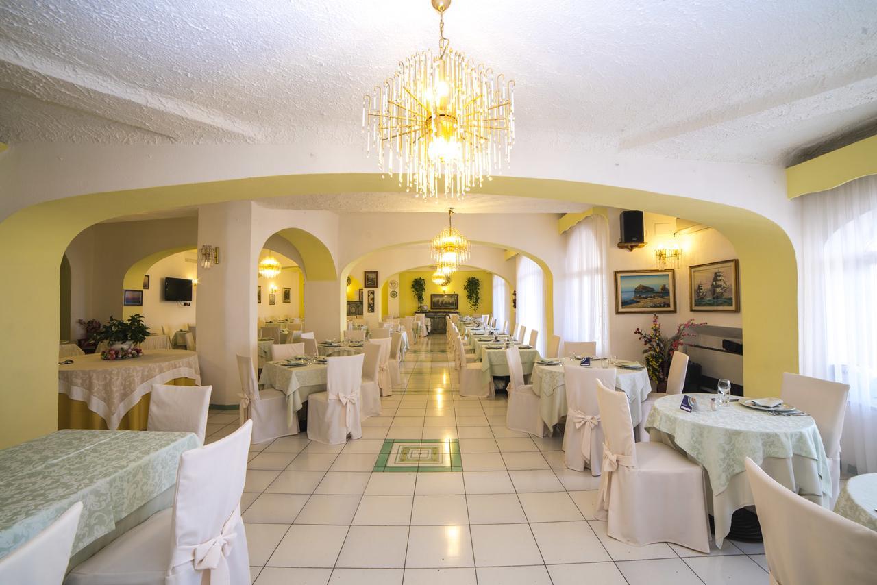 Hotel Carlo Magno Forio di Ischia Екстериор снимка